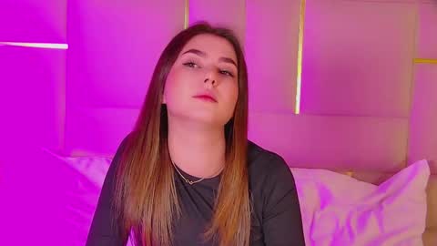 Snapshot of katiereeves chatting on 17, 11, 2025 katiereeves online show from 17, 11, 2025