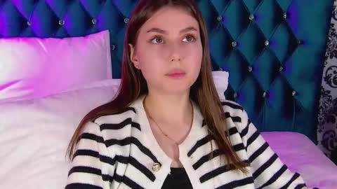 Snapshot of katiereeves chatting on 18, 11, 2025 katiereeves online show from 18, 11, 2025