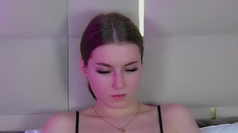 Snapshot of katiereeves chatting on 25, 11, 2025 katiereeves online show from 25, 11, 2025