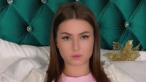 Snapshot of katiereeves chatting on 2, 12, 2025 katiereeves online show from 2, 12, 2025