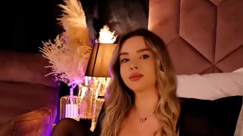 Snapshot of katjolie chatting on 7, 10, 2025 KatJolie online show from 7, 10, 2025