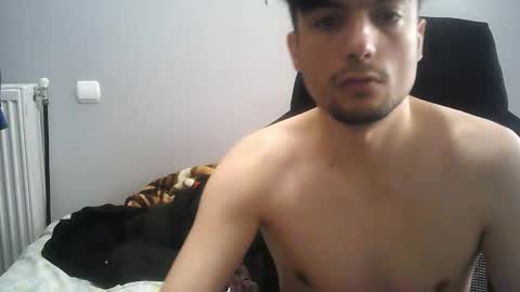 Snapshot of katraxhas chatting on 13, 4, 2026 EMO online show from 13, 4, 2026