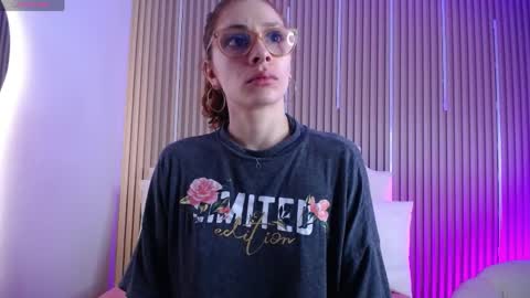 Snapshot of katy_van chatting on 21, 4, 2026 Katy Van online show from 21, 4, 2026