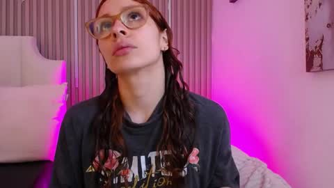 Snapshot of katy_van chatting on 2, 5, 2026 Katy Van online show from 2, 5, 2026