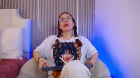 Snapshot of katy_van chatting on 7, 5, 2026 Katy Van online show from 7, 5, 2026