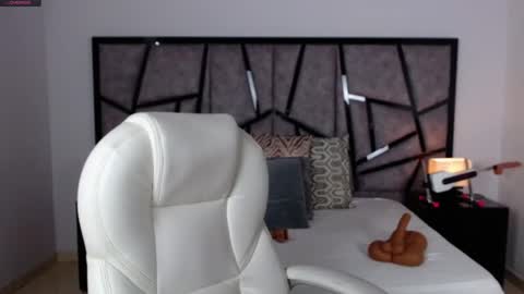 Katya Ruiz online show from 16, 1, 2025