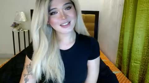 Snapshot of katykiat chatting on 17, 12, 2025 katykiat online show from 17, 12, 2025