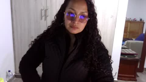  Khawit  online show from 31, 12, 2024