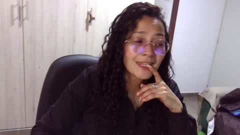  Khawit  online show from 1, 1, 2025