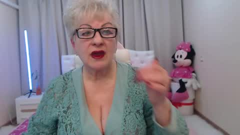 Snapshot of kaylesmoll chatting on 2, 5, 2026 kaylesmoll online show from 2, 5, 2026