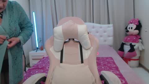 Snapshot of kaylesmoll chatting on 8, 5, 2026 kaylesmoll online show from 8, 5, 2026
