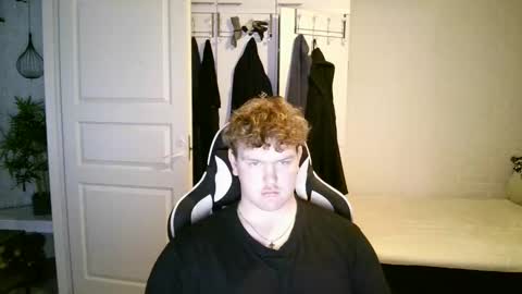 Snapshot of kayttajaviides5 chatting on 24, 10, 2025 Aatu online show from 24, 10, 2025