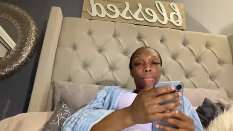 Snapshot of keephimcum69me chatting on 19, 10, 2025 Keephimcum69me online show from 19, 10, 2025