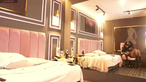 kelly__thomson online show from 16, 4, 2026