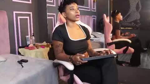Snapshot of kelly__thomson chatting on 7, 7, 2026 kelly__thomson online show from 7, 7, 2026