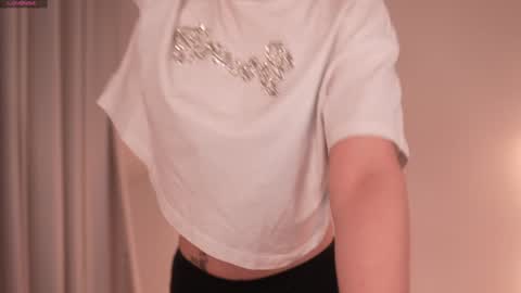 Snapshot of kelly_ember chatting on 8, 2, 2025 KELLY online show from 8, 2, 2025