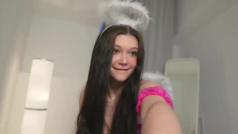 Snapshot of kelly_ember chatting on 14, 2, 2025 KELLY online show from 14, 2, 2025