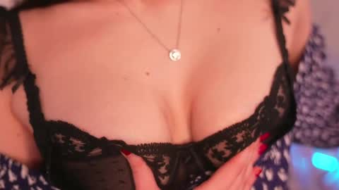 Snapshot of kelly_ember chatting on 9, 3, 2025 KELLY online show from 9, 3, 2025