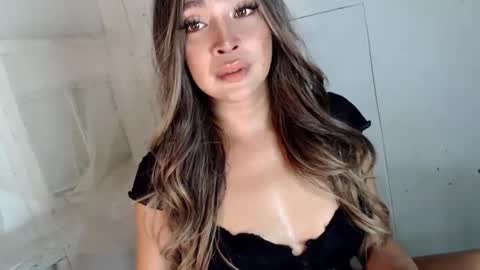 Snapshot of kellyclarksonx chatting on 28, 1, 2025 its me KELLY online show from 28, 1, 2025