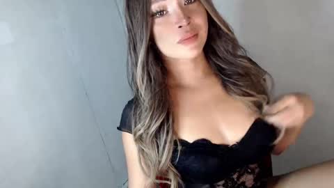 Snapshot of kellyclarksonx chatting on 5, 3, 2025 its me KELLY online show from 5, 3, 2025