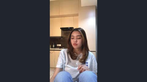 Snapshot of kelsiefeger chatting on 15, 4, 2026 Luna online show from 15, 4, 2026