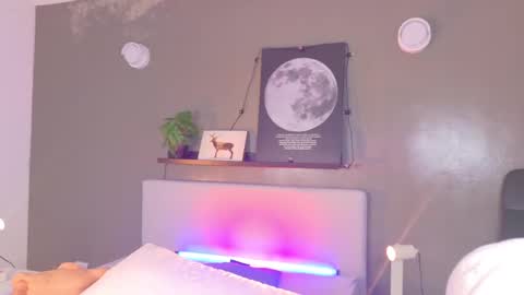   online show from 4, 11, 2025