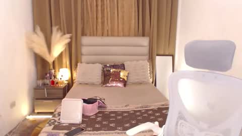 Snapshot of kendalveronika chatting on 12, 11, 2025 kendalveronika online show from 12, 11, 2025