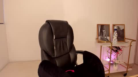 Snapshot of kendra_bennz_ chatting on 18, 12, 2025 kendra Benz online show from 18, 12, 2025