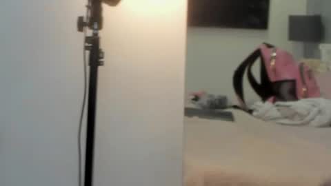 Kendra London online show from 8, 11, 2025