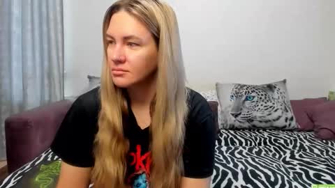 Snapshot of kendra_xx_ chatting on 15, 9, 2025 Kendra online show from 15, 9, 2025