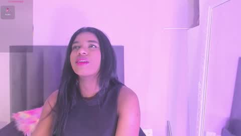 kendrachavez_ online show from 17, 12, 2025