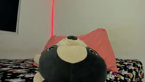 kendra Sthefania online show from 11, 1, 2025