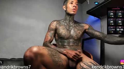 Snapshot of kendrik_brown chatting on 12, 12, 2024 kendrick brown online show from 12, 12, 2024