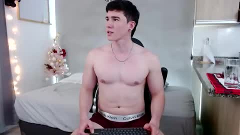 Snapshot of kent_zagann chatting on 15, 12, 2025 Santiago online show from 15, 12, 2025