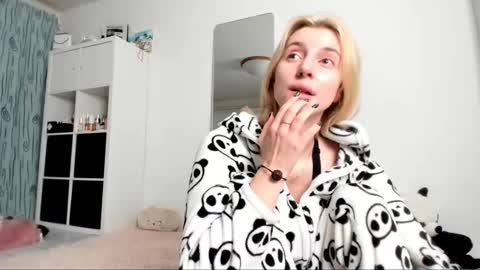 Snapshot of kenziedawton chatting on 18, 1, 2025 Kenzie online show from 18, 1, 2025