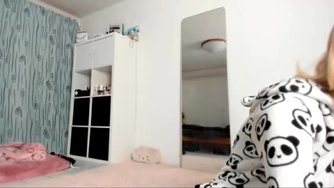 Snapshot of kenziedawton chatting on 19, 1, 2025 Kenzie online show from 19, 1, 2025