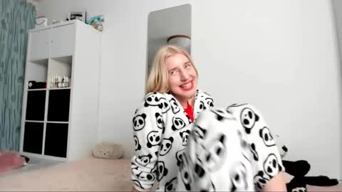 Snapshot of kenziedawton chatting on 24, 1, 2025 Kenzie online show from 24, 1, 2025
