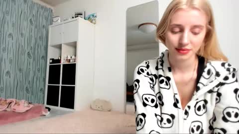 Snapshot of kenziedawton chatting on 25, 1, 2025 Kenzie online show from 25, 1, 2025