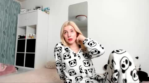 Snapshot of kenziedawton chatting on 31, 1, 2025 Kenzie online show from 31, 1, 2025