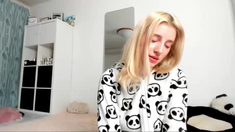 Snapshot of kenziedawton chatting on 19, 2, 2025 Kenzie online show from 19, 2, 2025