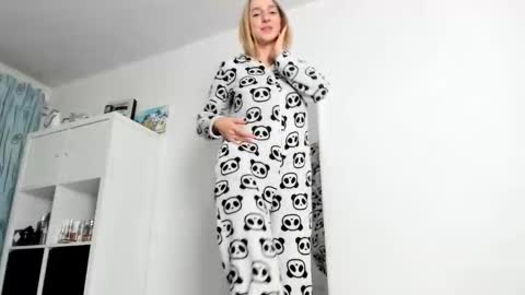 Kenzie online show from 25, 10, 2025