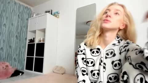 Kenzie online show from 2, 11, 2025