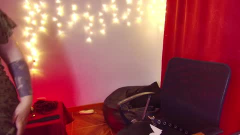 Snapshot of kenziesharik chatting on 1, 2, 2025 Kenzie online show from 1, 2, 2025