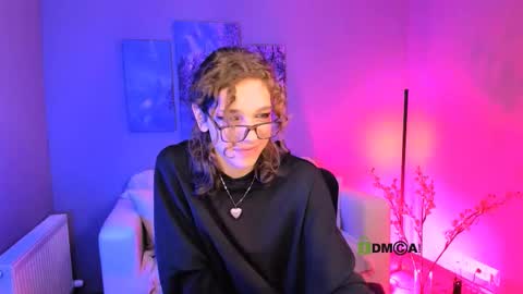Snapshot of kevi_sunn chatting on 9, 9, 2025 kevi here online show from 9, 9, 2025