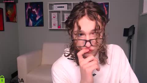 Snapshot of kevi_sunn chatting on 1, 10, 2025 kevi here online show from 1, 10, 2025