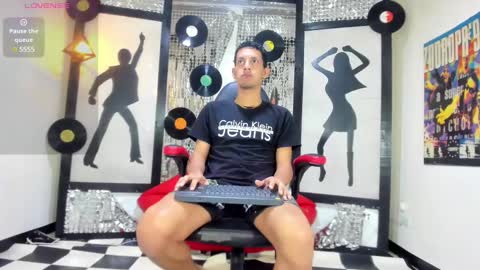 Snapshot of kevin__max_ chatting on 8, 1, 2025 Kev online show from 8, 1, 2025