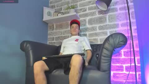 Snapshot of kevinn_blue chatting on 2, 12, 2025 Sexy Hot Kevin online show from 2, 12, 2025