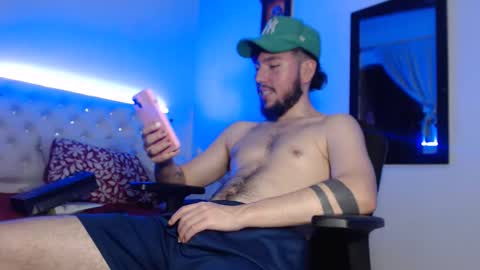 Snapshot of kevinsantiag0 chatting on 21, 12, 2025 kevinsantiag0 online show from 21, 12, 2025