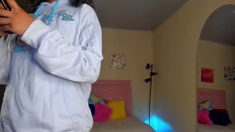 Snapshot of keyla_roberts_ chatting on 18, 12, 2024 Adhara. Help me reach 100 likes online show from 18, 12, 2024