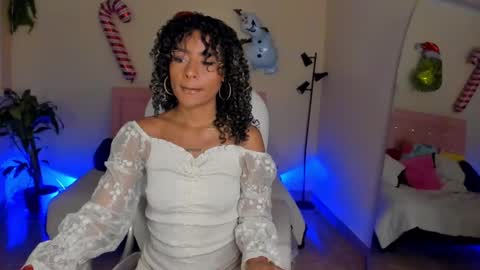 Snapshot of keyla_roberts_ chatting on 29, 12, 2024 Adhara. Help me reach 100 likes online show from 29, 12, 2024